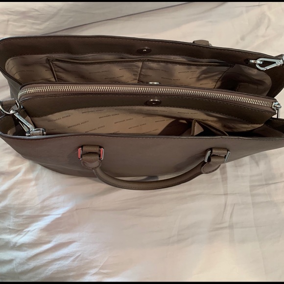 Michael Kors bag - Picture 3 of 5